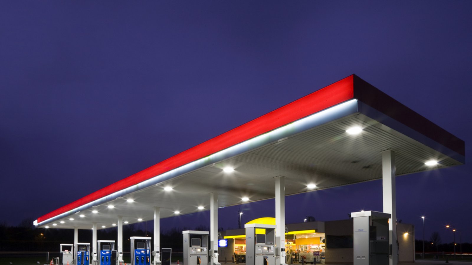 Nicht nur in Deutschland sind die Spritpreise gestiegen.Foto: Worldpics / shutterstock.com Nicht nur in Deutschland sind die Spritpreise gestiegen.Foto: Worldpics / shutterstock.com