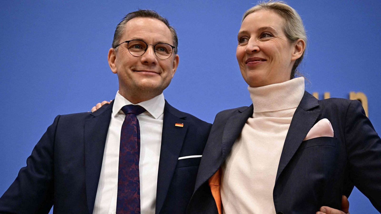 Präsentieren sich nach der Wahl geeint und jubelnd: Die AfD-Chefs Tino Chrupalla und Alice Weidel.Foto: AFP/Tobias Schwarz