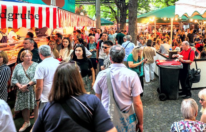 Zum Schluss des Hamburger Fischmarktes war es am Wochenende noch einmal richtig voll.<span class='image-autor'>Foto: Lichtgut/Christoph Schmidt</span>