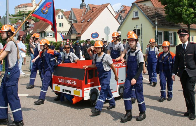 Nachwuchs der Freiwilligen Feuerwehr Vaihingen beim Maientagsumzug. Archivfoto: VKZ/Rieger