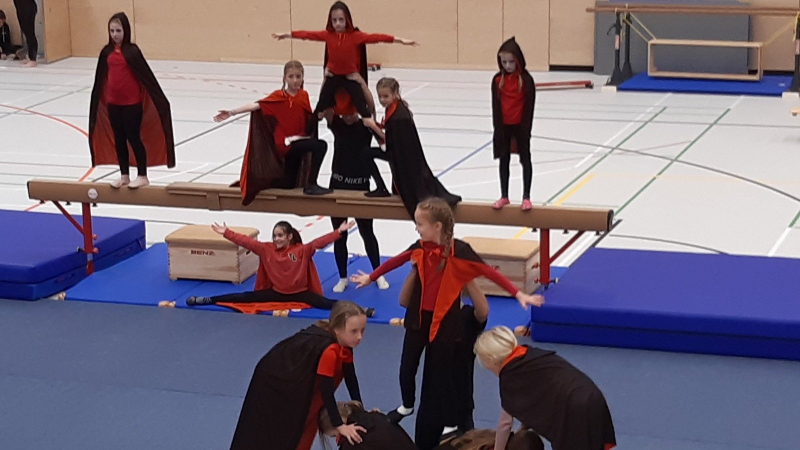 Dem Publikum wird viel geboten.