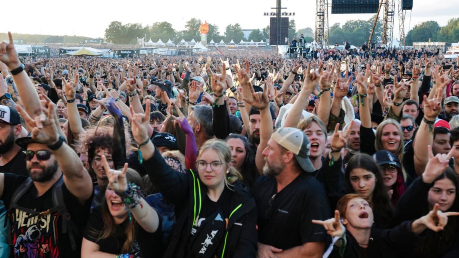 Wer überträgt 2026 das Wacken Open Air im Livestream?Frank Molter/dpa Wer überträgt 2026 das Wacken Open Air im Livestream?Frank Molter/dpa