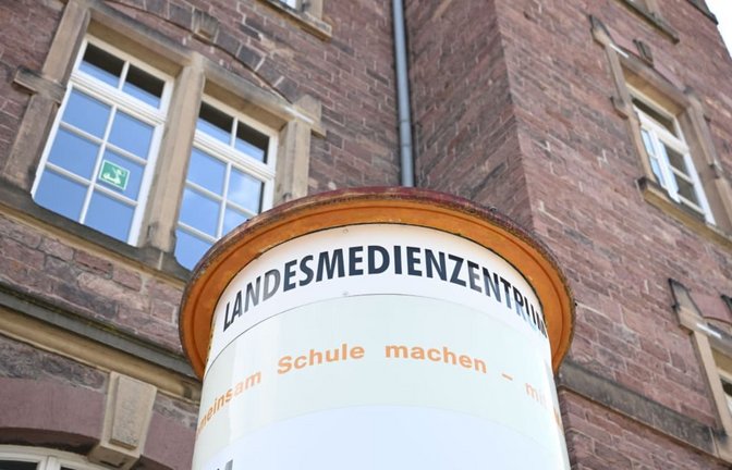 Stein des Anstoßes: Am Landesmedienzentrum, hier der Standort in Karlsruhe, sind etliche Missstände bekanntgeworden.<span class='image-autor'>Uli Deck/dpa</span>