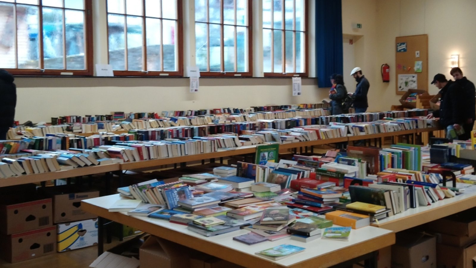 Es werden noch Bücherspenden für den Flohmarkt am Samstag gesucht.  Foto: p
