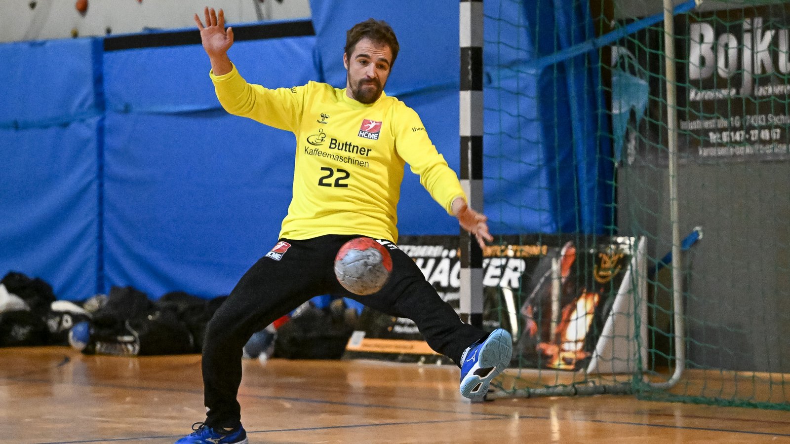 Auf Michael Buttner im HCME-Tor dürfte am Wochenende einiges an Arbeit zukommen. Foto: Leitner