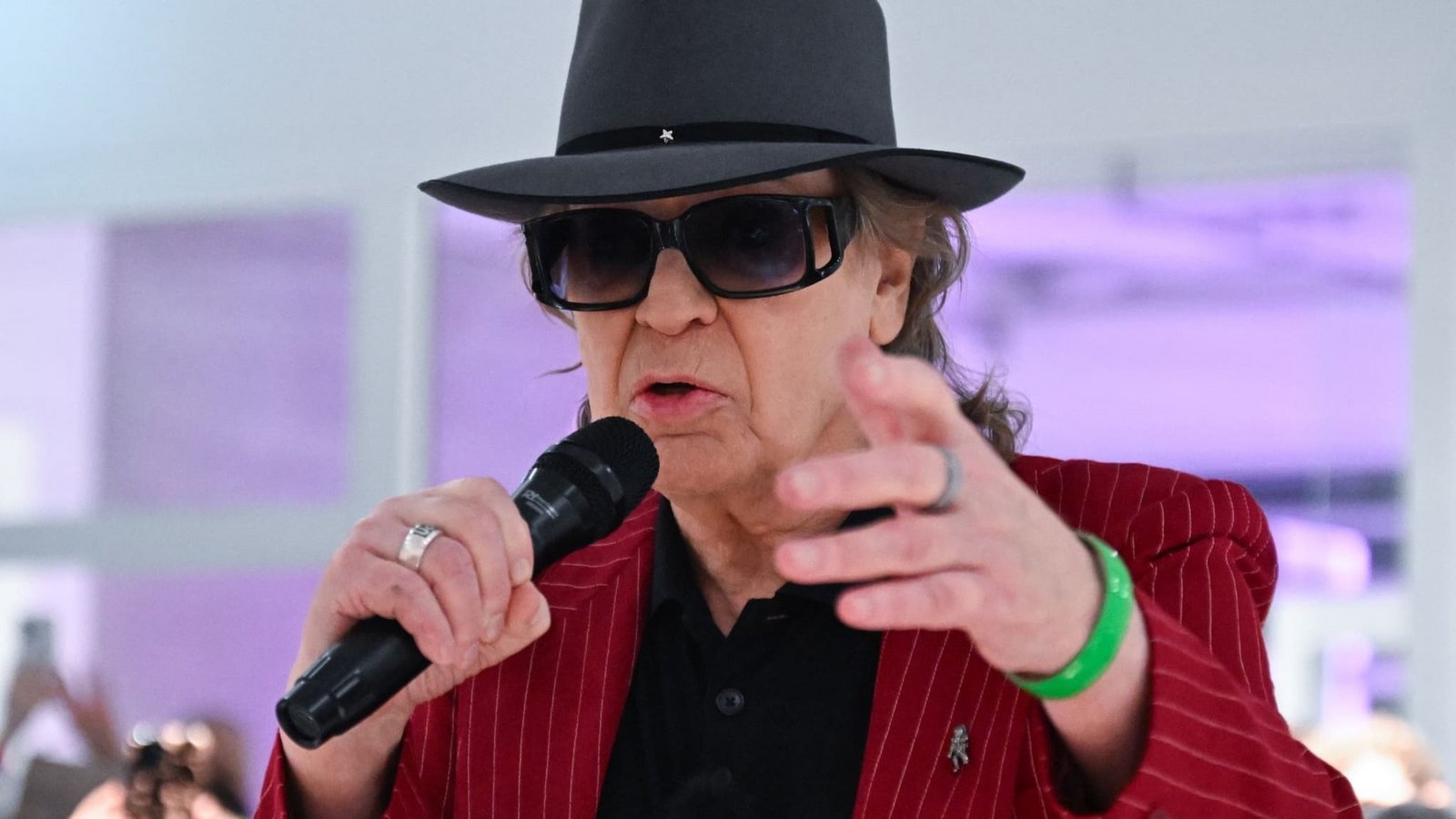Udo Lindenberg muss seine krankheitsbedingte Auszeit verlängern und hat einen Termin in Calw abgesagt. (Archivfoto)Bernd Weißbrod/dpa Udo Lindenberg muss seine krankheitsbedingte Auszeit verlängern und hat einen Termin in Calw abgesagt. (Archivfoto)Bernd Weißbrod/dpa