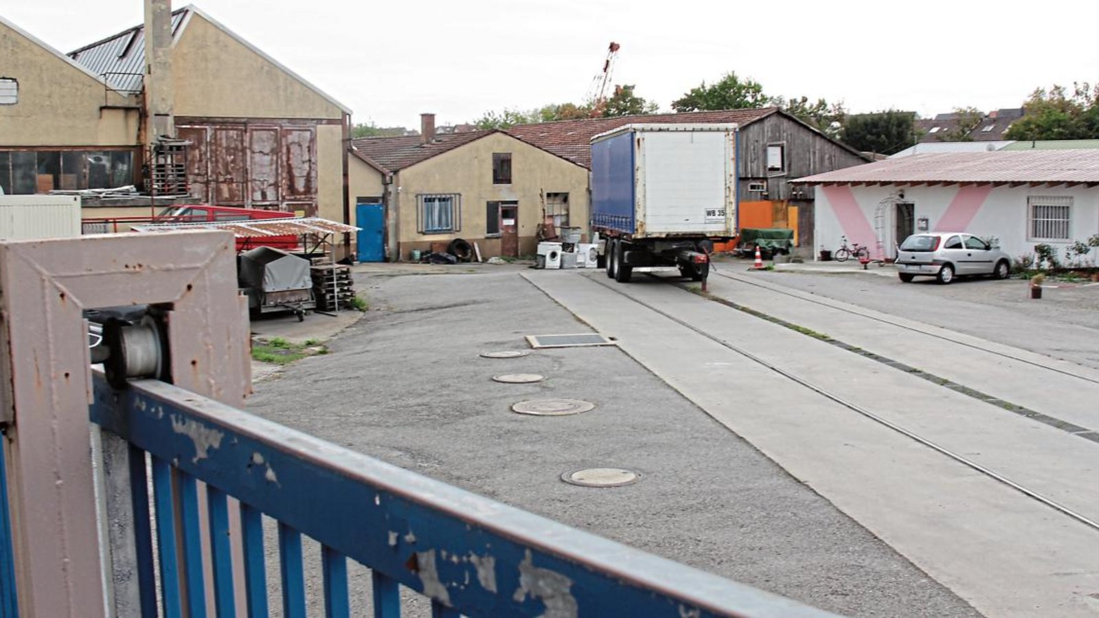 Das ehemalige Ezel-Areal an der Luigstraße in Illingen schlägt die Bürgerinitiative zum Erhalt des Wiesentals als Alternativstandort für das geplante Caritasheim vor. Fotos: Romanowski Das ehemalige Ezel-Areal an der Luigstraße in Illingen schlägt die Bürgerinitiative zum Erhalt des Wiesentals als Alternativstandort für das geplante Caritasheim vor. Fotos: Romanowski