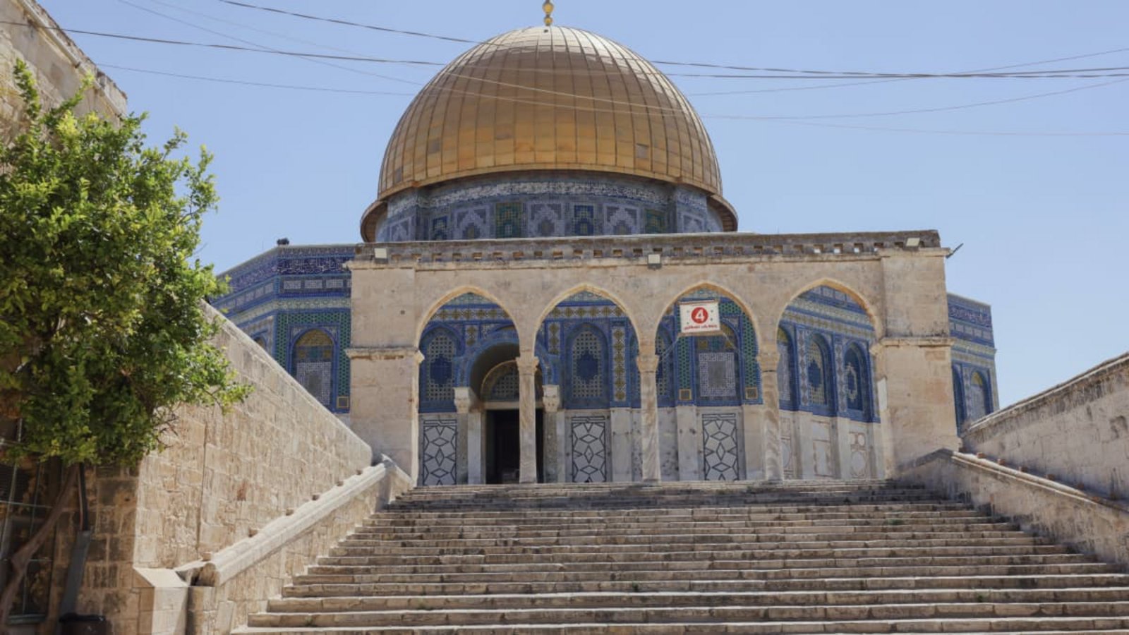 Felsendoms in Jerusalem: Juden haben offenbar erstmals mit Duldung der Polizei Gebetbücher auf das Areal der Al-Aqsa-Moschee und des Felsendoms gebracht und öffentlich daraus gebetet (Archivfoto).IMAGO/Middle East Images