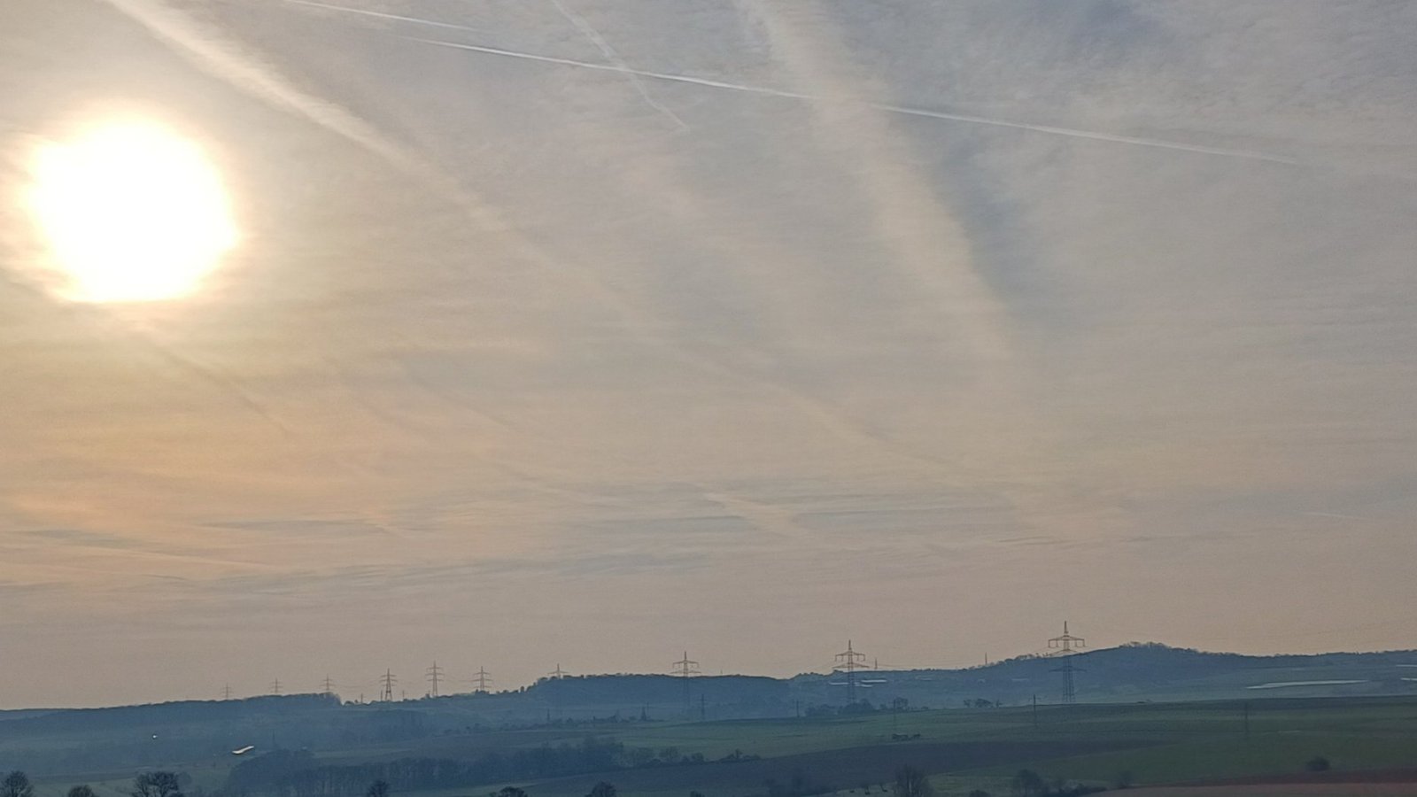 Der Hohscheid auf Eberdinger Markung ist die höchste Erhebung am Horizont. In der Naherholungskonzeption sieht eins der zahlreichen Pilotprojekte hier einen Aussichtsturm vor. Foto: Rücker Der Hohscheid auf Eberdinger Markung ist die höchste Erhebung am Horizont. In der Naherholungskonzeption sieht eins der zahlreichen Pilotprojekte hier einen Aussichtsturm vor. Foto: Rücker