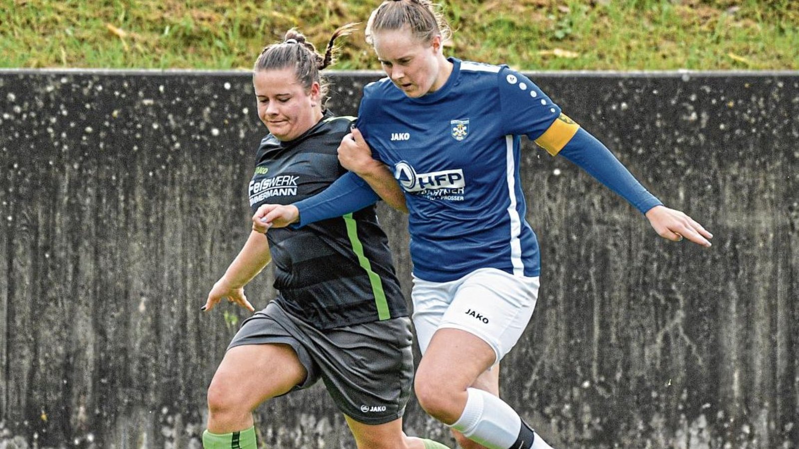 Jana Schwartz (links) glänzte in dieser bisher kurzen Saison vor allem als Vorbereiterin durch ihre Flügelläufe. Foto: Leitner Jana Schwartz (links) glänzte in dieser bisher kurzen Saison vor allem als Vorbereiterin durch ihre Flügelläufe. Foto: Leitner