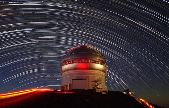 Das Dark Energy Spectroscopic Instrument (kurz: DESI) ist ein wissenschaftliches Forschungsinstrument, das am Kitt Peak National Observatory im US-Bundesstaat Arizona errichtet wurde. Es dient der Durchführung spektrografischer astronomischer Durchmusterung weit entfernter Galaxien.<span class='image-autor'>Foto: International Gemini Observatory</span>