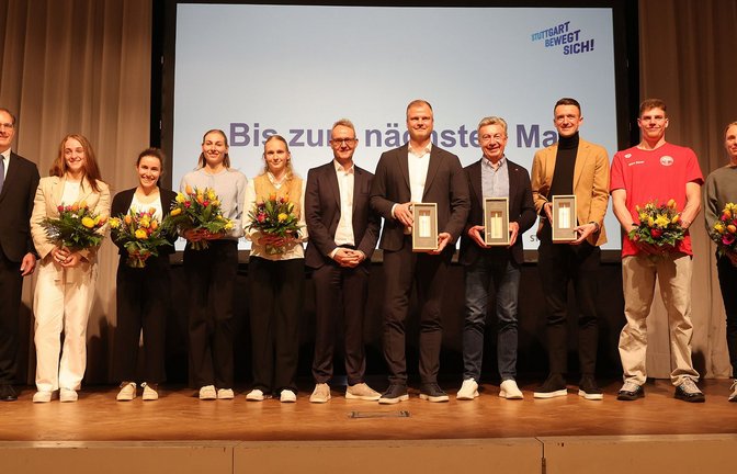 Sportbürgermeister Clemens Maier (li.) sowie Nominierte und Sieger der Sportlerwahl in Stuttgart.<span class='image-autor'>Foto: Baumann/Hansi Britsch</span>
