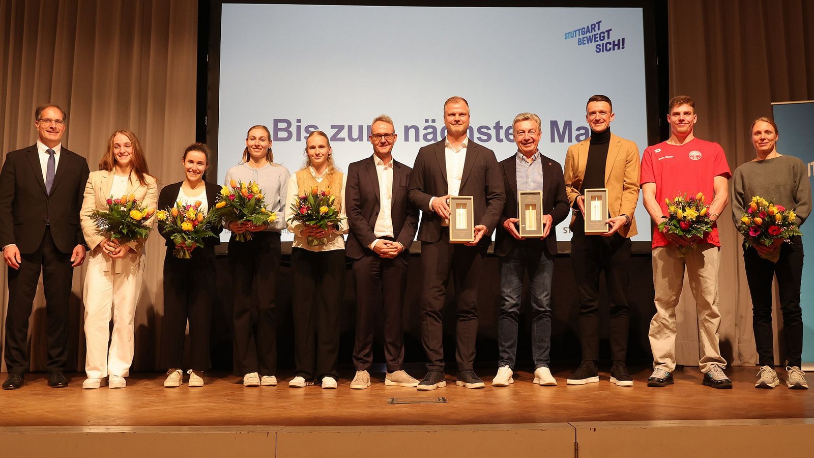 Sportbürgermeister Clemens Maier (li.) sowie Nominierte und Sieger der Sportlerwahl in Stuttgart.Foto: Baumann/Hansi Britsch