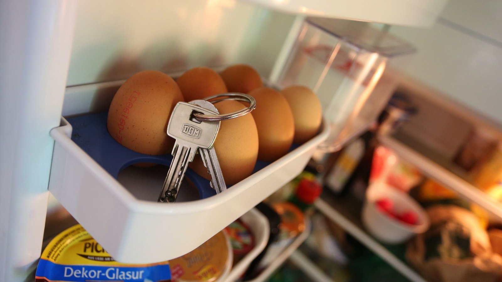 Schlüssel im Kühlschrank? Betroffene einer Demenz neigen dazu, Gegenstände an ungewöhnlichen Stellen zu verlegen.Foto: Karl-Josef Hildenbrand/dpa/dpa-tmn
