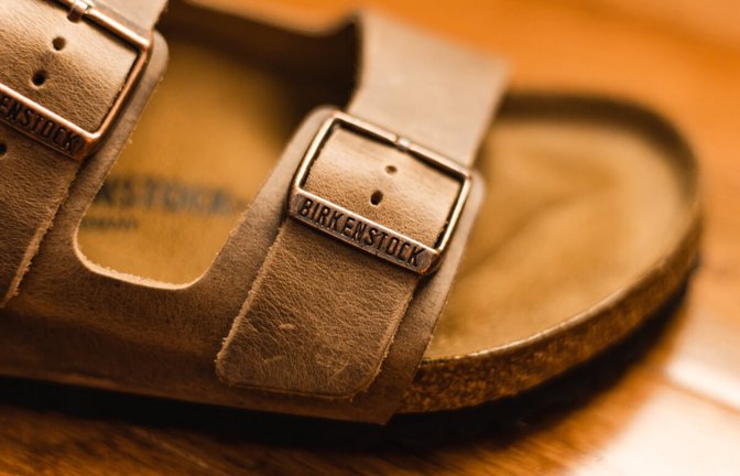 In diesem Artikel zeigen wir Ihnen, wie Sie Sohlen von Birkenstock-Sandalen reinigen.<span class='image-autor'>Foto: Josh Forden / Shutterstock.com</span>