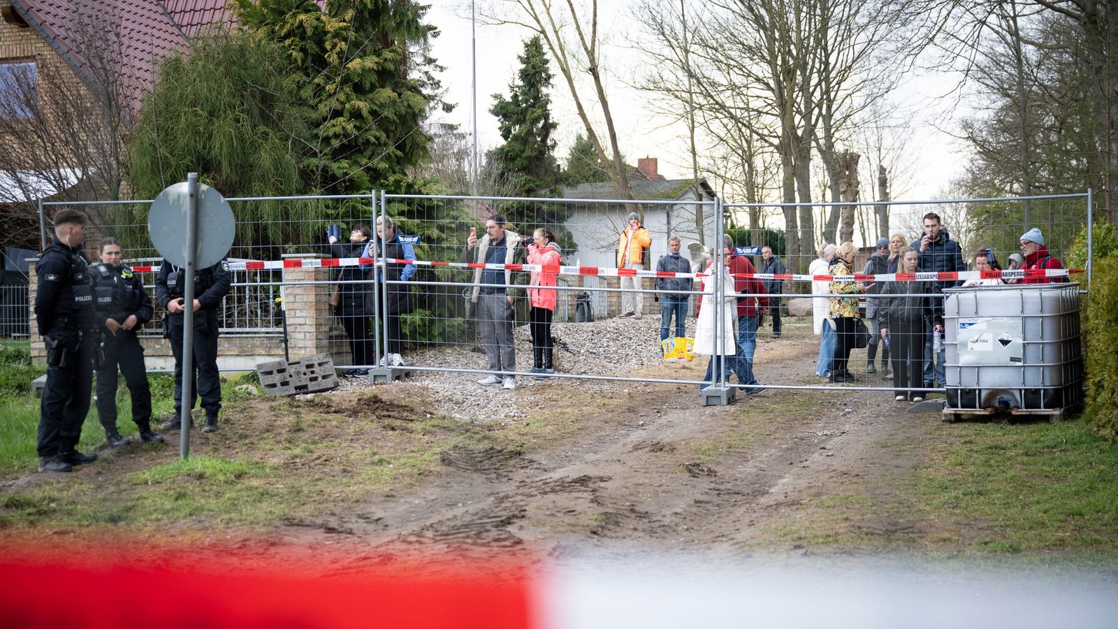 Zuletzt waren Menschen in einen Sperrbereich eingedrungen.Foto: Philip Dulian/dpa