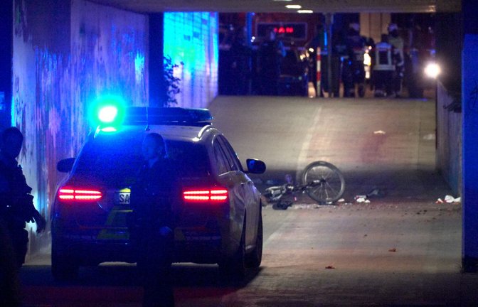 Die Polizei hat den Ort der Explosion abgesperrt.<span class='image-autor'>Foto: Thorsten Kremers/dpa</span>