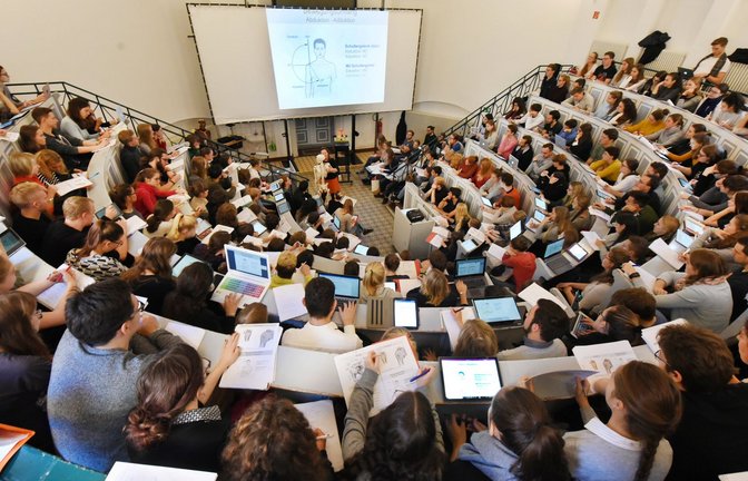 Ist die Uni für junge Wissenschaftler ein attraktiver Arbeitsplatz?<span class='image-autor'>Foto: dpa/Waltraud Grubitzsch</span>