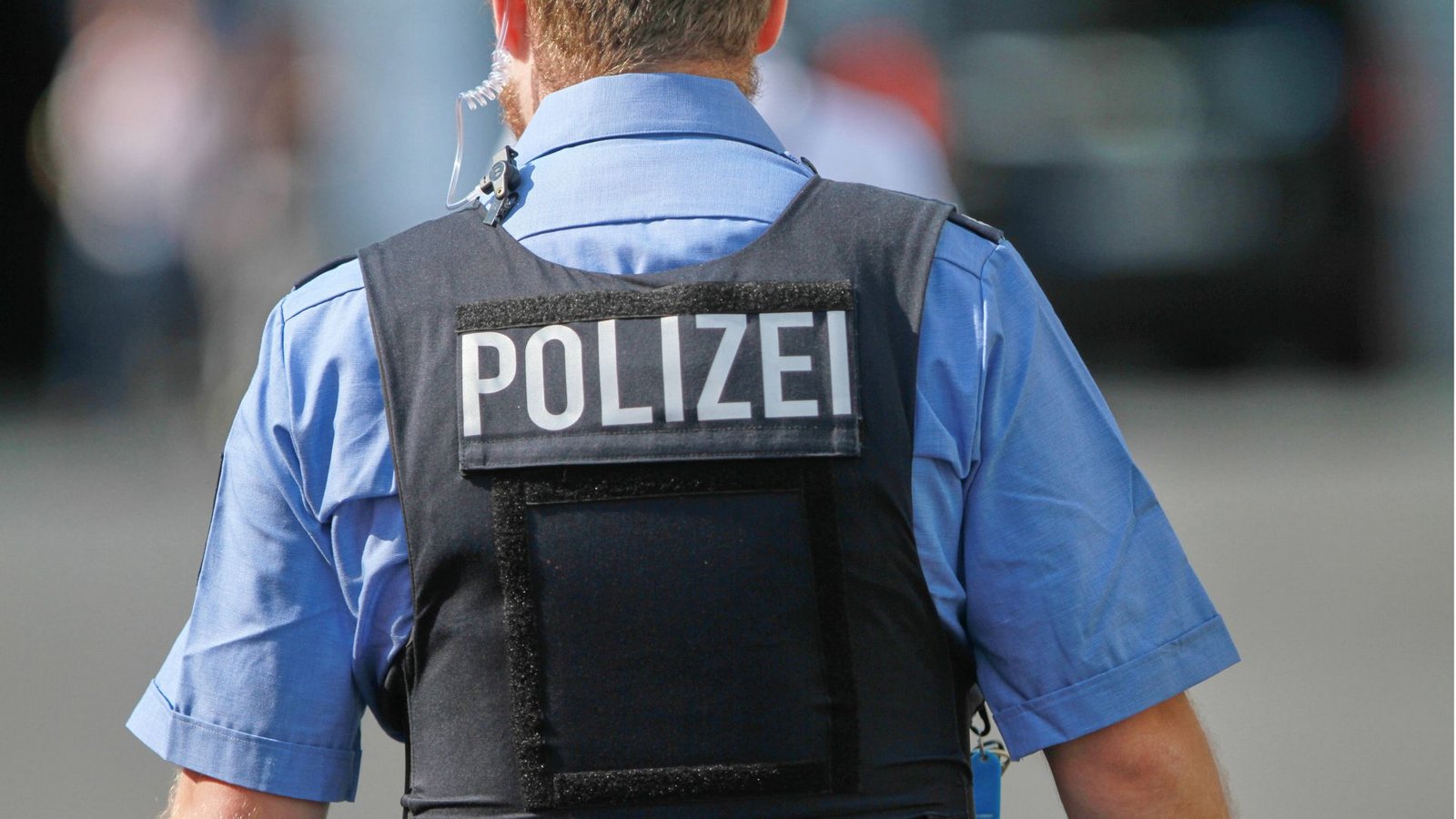 Ein maskierter Unbekannter hat im Ostalbkreis eine Frau beraubt. Die Polizei sucht Zeugen (Symbolfoto).Foto: IMAGO/dts Nachrichtenagentur/IMAGO/dts Nachrichtenagentur Ein maskierter Unbekannter hat im Ostalbkreis eine Frau beraubt. Die Polizei sucht Zeugen (Symbolfoto).Foto: IMAGO/dts Nachrichtenagentur/IMAGO/dts Nachrichtenagentur