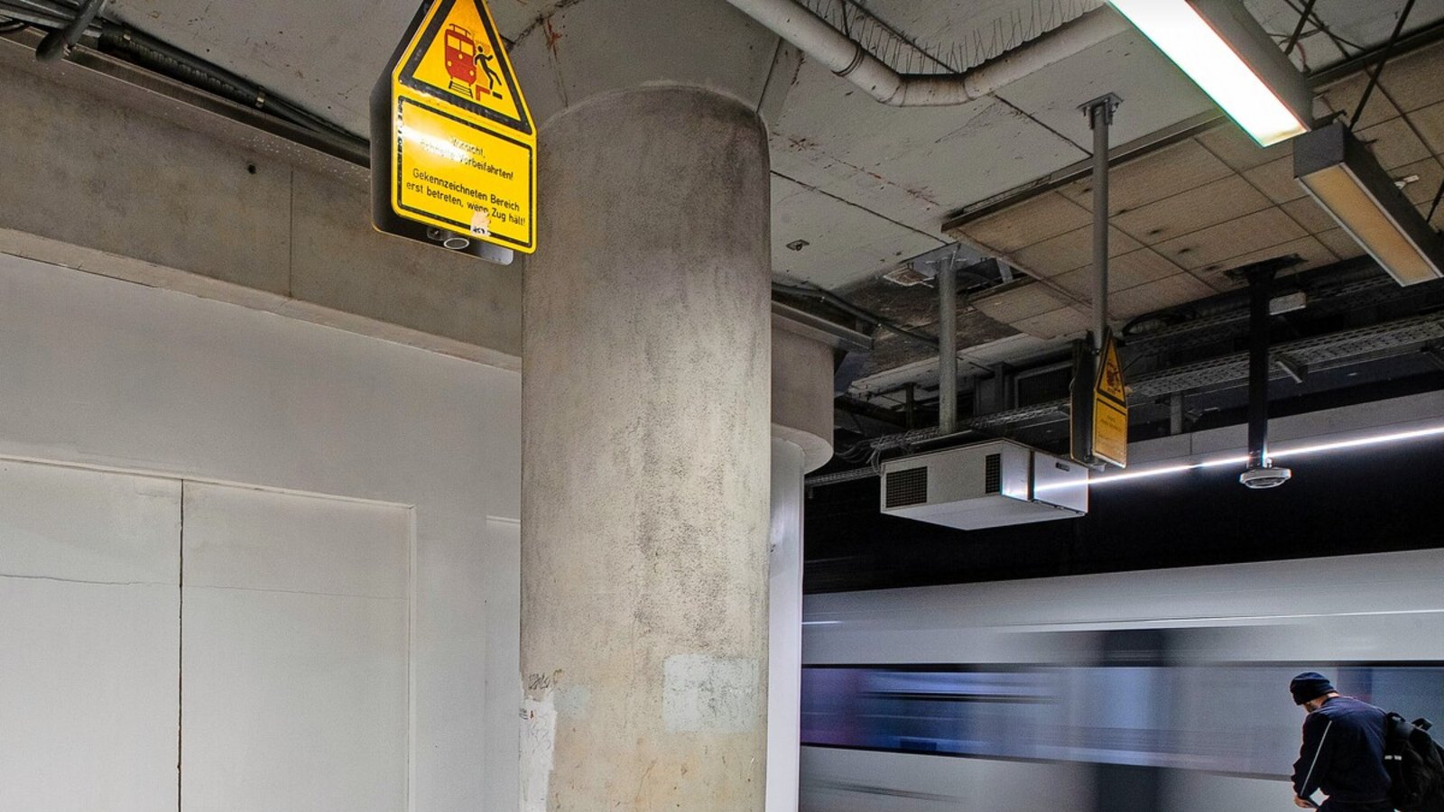 Liegt die Abkürzung am Hauptbahnhof hinter dieser Baustellenwand?Foto: Lg./Piechowski