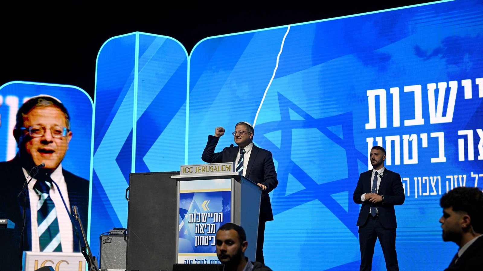 Der israelische Minister für nationale Sicherheit, Itamar Ben Gvir, sprach am Sonntag auf einer Konferenz im International Convention Center in Jerusalem, die den Bau jüdischer Siedlungen im Gazastreifen fordert.Foto: IMAGO/UPI Photo/IMAGO/DEBBIE HILL Der israelische Minister für nationale Sicherheit, Itamar Ben Gvir, sprach am Sonntag auf einer Konferenz im International Convention Center in Jerusalem, die den Bau jüdischer Siedlungen im Gazastreifen fordert.Foto: IMAGO/UPI Photo/IMAGO/DEBBIE HILL