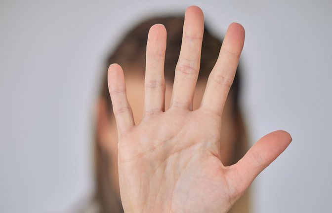 Jeder dritte junge Mann findet laut einer Umfrage Gewalt und Dominanz in der Partnerschaft akzeptabel (Symbolbild).<span class='image-autor'>Foto: IMAGO/Zoonar/IMAGO/Zoonar.com/Yuri Arcurs peopleimages.com</span>