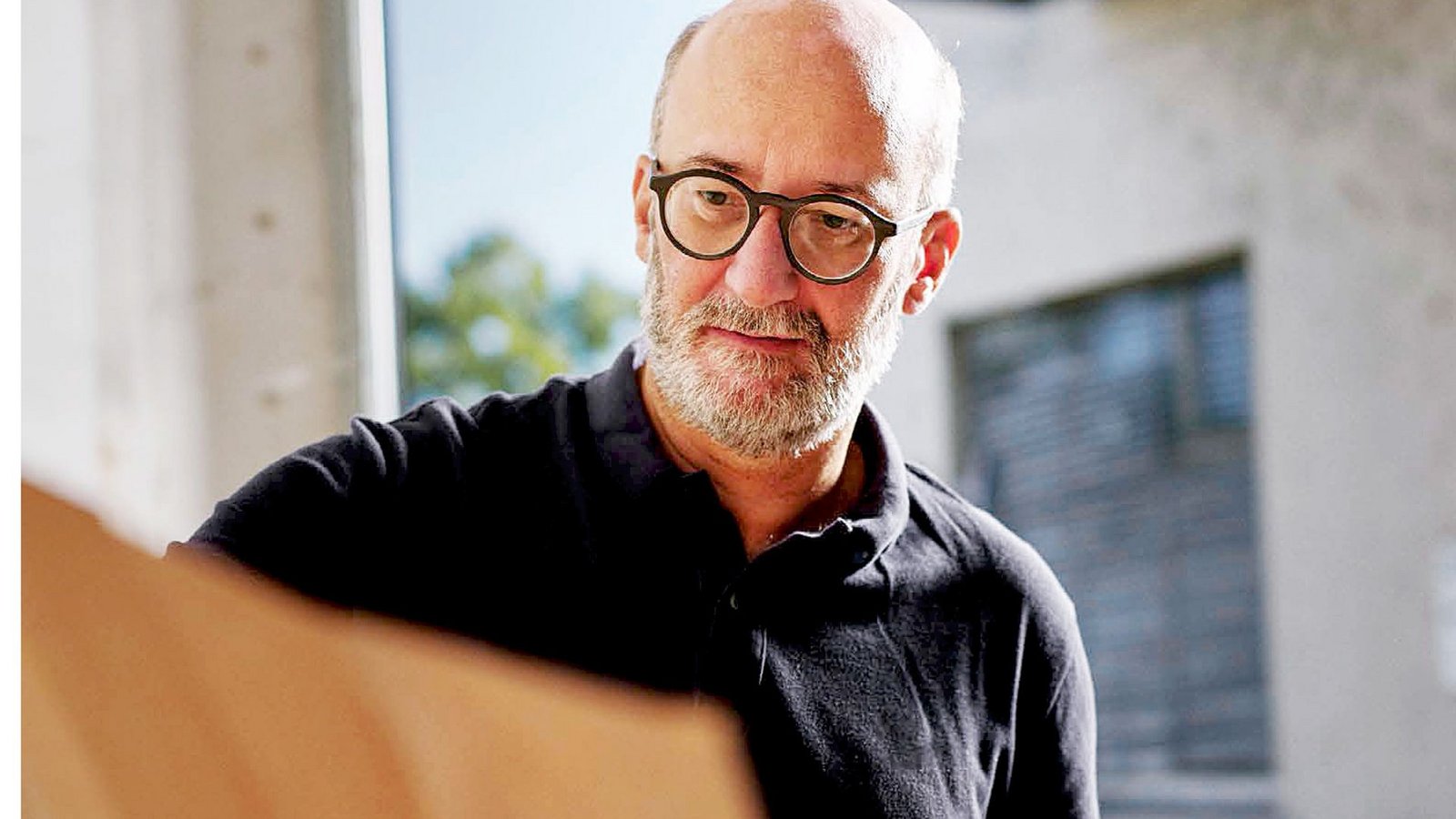 Restaurator Stefan Thoma ist spezialisiert auf das Lebenswerk von Charles und Ray Eames.Foto: Patrick Pollmeier Restaurator Stefan Thoma ist spezialisiert auf das Lebenswerk von Charles und Ray Eames.Foto: Patrick Pollmeier