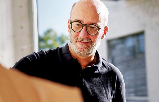 Restaurator Stefan Thoma ist spezialisiert auf das Lebenswerk von Charles und Ray Eames.<span class='image-autor'>Foto: Patrick Pollmeier</span>