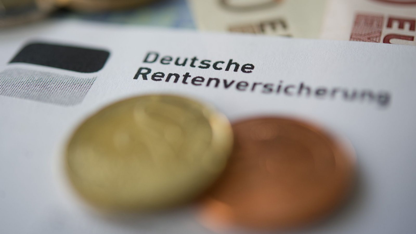 Bekommen bald auch Selbstständige Post von der Rentenversicherung?Foto: dpa/Marijan Murat Bekommen bald auch Selbstständige Post von der Rentenversicherung?Foto: dpa/Marijan Murat