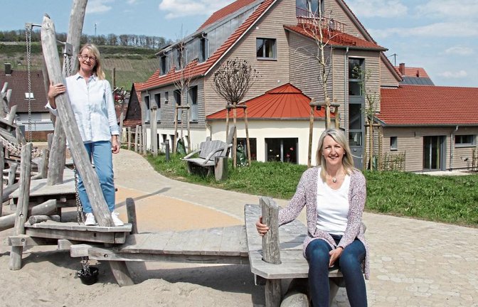Heute vor drei Jahren eröffnete die besondere Familienherberge Lebensweg. Viel ist erreicht, viel noch zu tun, berichten Initiatorin Karin Eckstein (l.) und Mitarbeiterin Andrea Kienzle.     Foto: Rieger