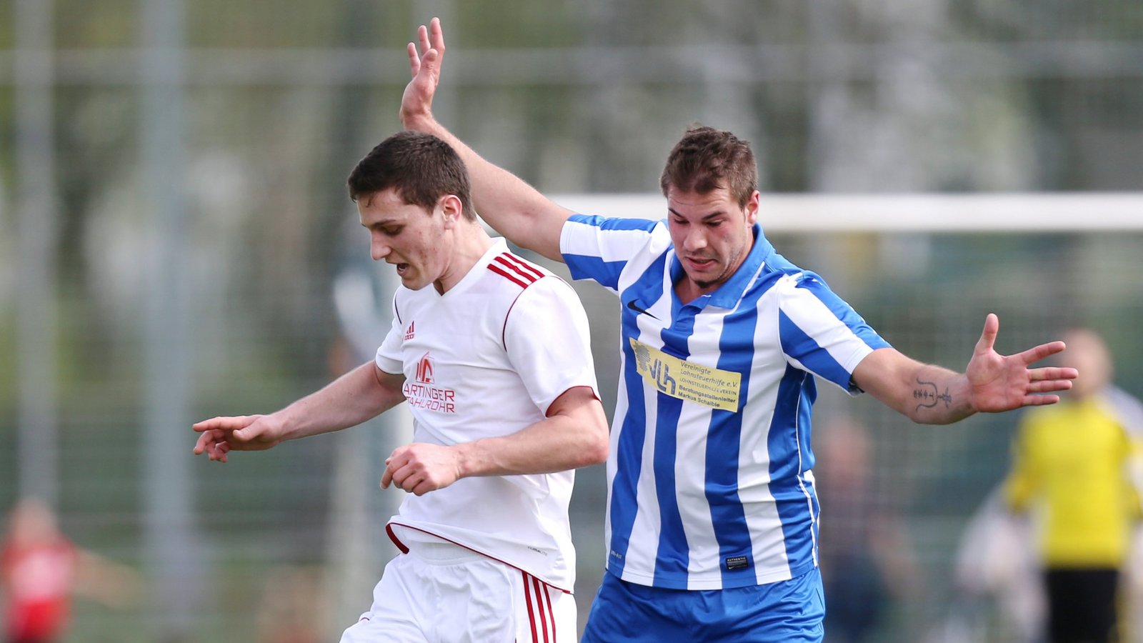 Riccardo Ancona (rechts) – hier im Trikot des TSV Münchingen – ist der neue Mann im Sturmzentrum des TSV Enzweihingen. Foto: Archiv/Baumann Riccardo Ancona (rechts) – hier im Trikot des TSV Münchingen – ist der neue Mann im Sturmzentrum des TSV Enzweihingen. Foto: Archiv/Baumann