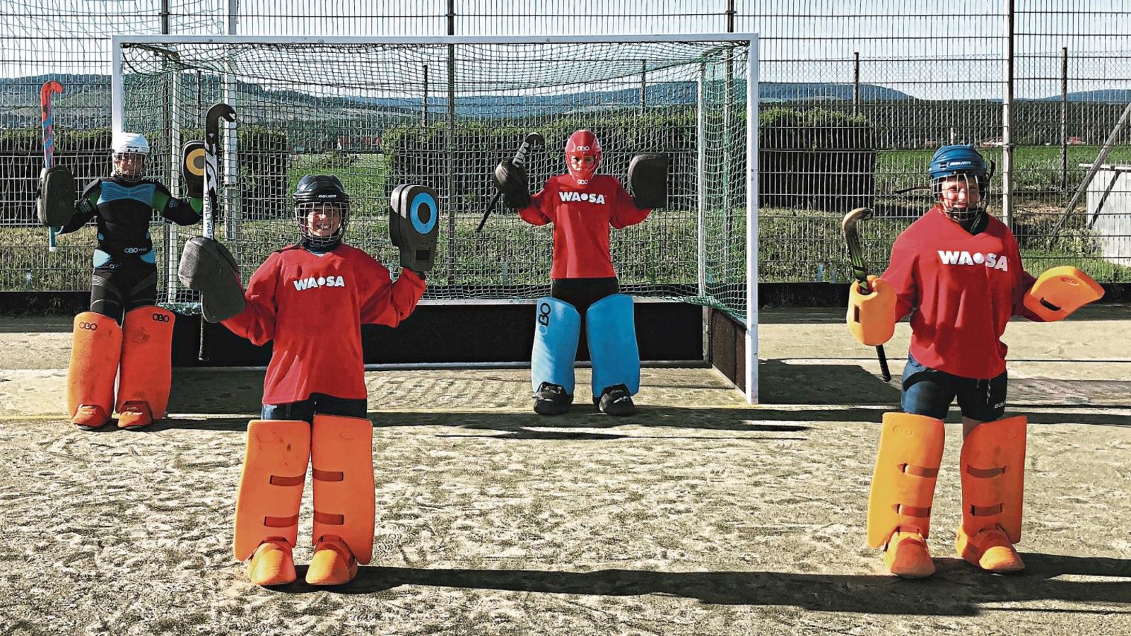 Die Nachwuchstorhüter des Club an der Enz haben am Pfingstmontag ein positionsbezogenes Training unter Einhaltung der Abstandsregeln absolviert. Foto: privat Die Nachwuchstorhüter des Club an der Enz haben am Pfingstmontag ein positionsbezogenes Training unter Einhaltung der Abstandsregeln absolviert. Foto: privat