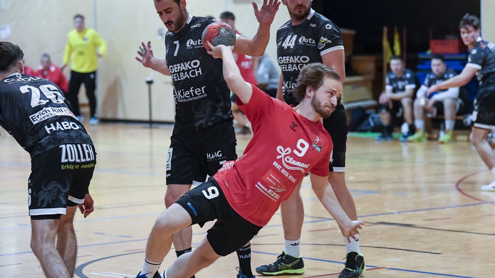 Joachim Göbgen (Mitte) soll für den HCME für Tore sorgen. Foto: Leitner