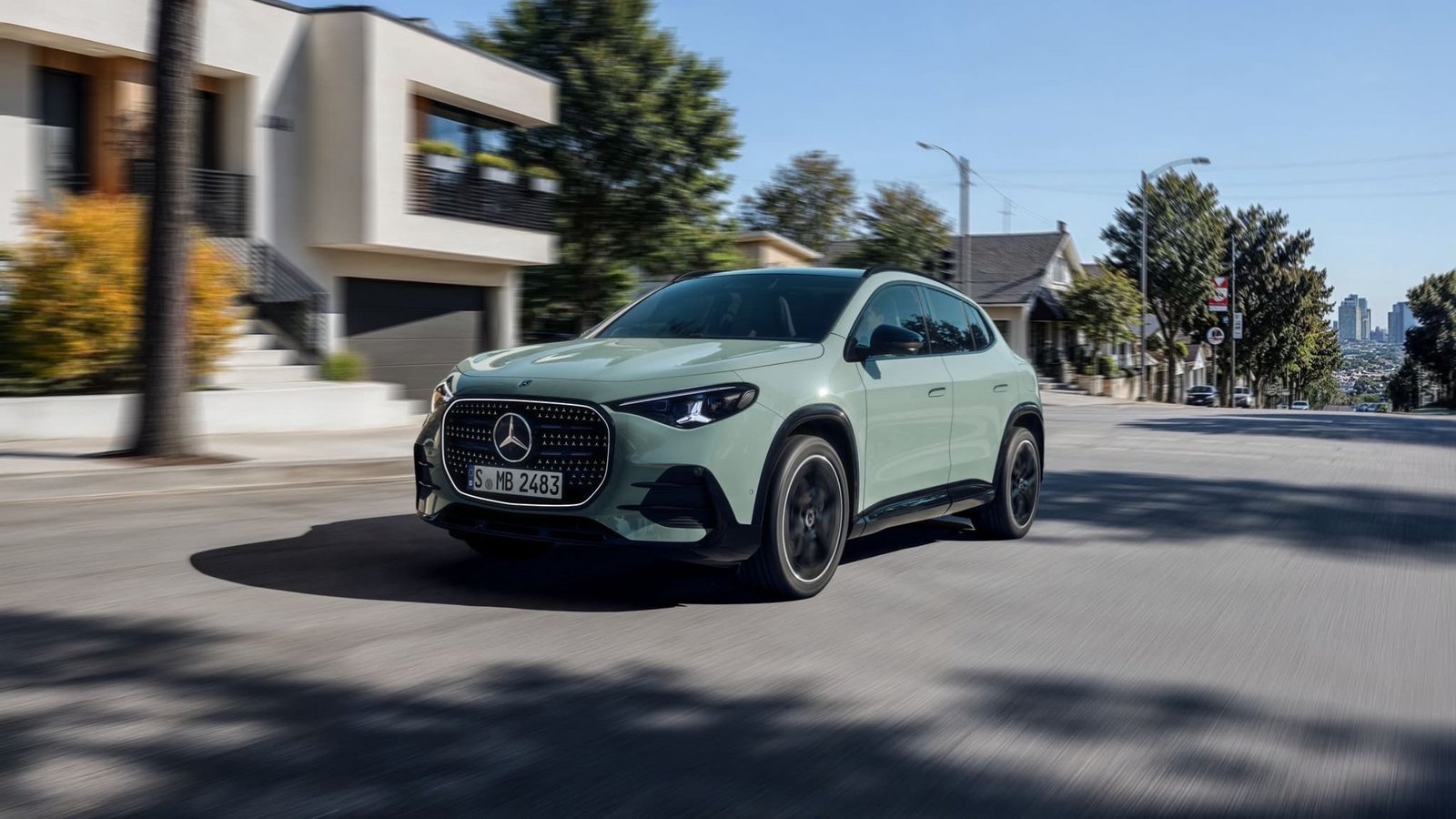 Zur vollelektrischen Version will Mercedes den GLA auch als Hybrid-Benziner (Bild) anbieten.Mercedes-Benz AG/dpa-tmn Zur vollelektrischen Version will Mercedes den GLA auch als Hybrid-Benziner (Bild) anbieten.Mercedes-Benz AG/dpa-tmn