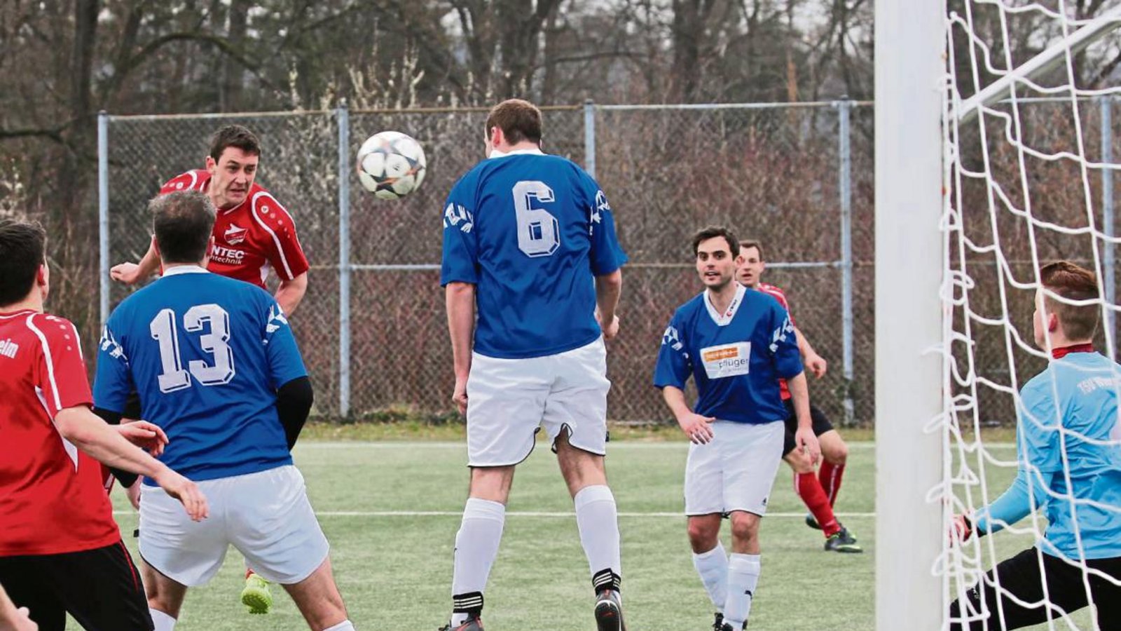 Horrheim gewinnt in Wiernsheim mit 1:0, auch wenn dieser Kopfball von Jan Maier in der zweiten Halbzeit nicht sein Ziel findet. Foto: Küppers Horrheim gewinnt in Wiernsheim mit 1:0, auch wenn dieser Kopfball von Jan Maier in der zweiten Halbzeit nicht sein Ziel findet. Foto: Küppers