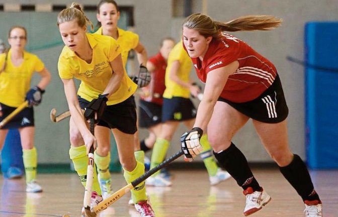 Annika Doster (rechts) war mit mehreren Treffern an den beiden Siegen des Bietigheimer HTC II gegen den FT Freiburg und den TSV Riederich beteiligt. Foto: Archiv/Baumann