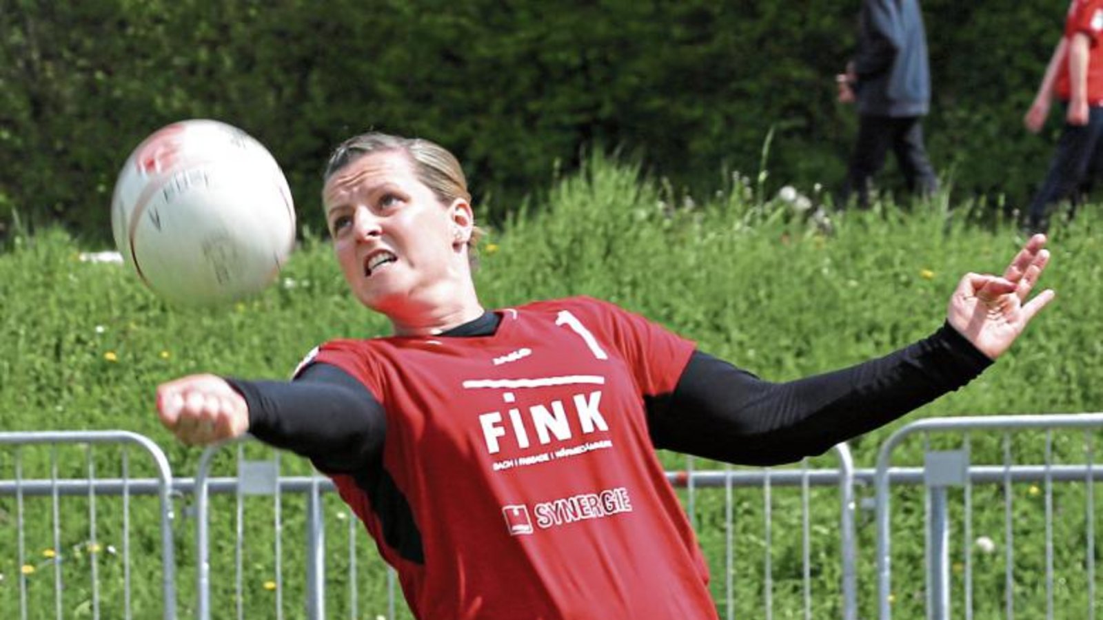Beim Frühlingsturnier hat das Zusammenspiel als Mannschaft noch nicht ganz gepasst. Corinne Meyer spielte für Vaihingen in Abwehr und Zuspiel. Foto: Archiv/Küppers