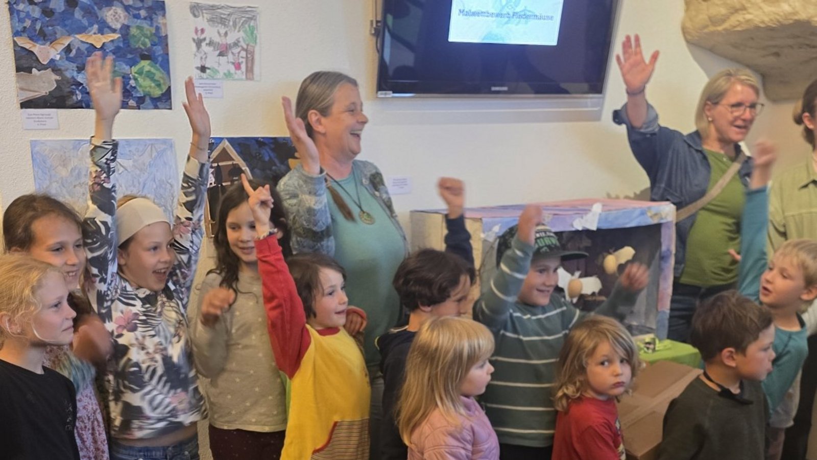 Mit einem Fledermausdiorama gewinnt der Ensinger Naturkindergarten den Wettbewerb.   Foto: p