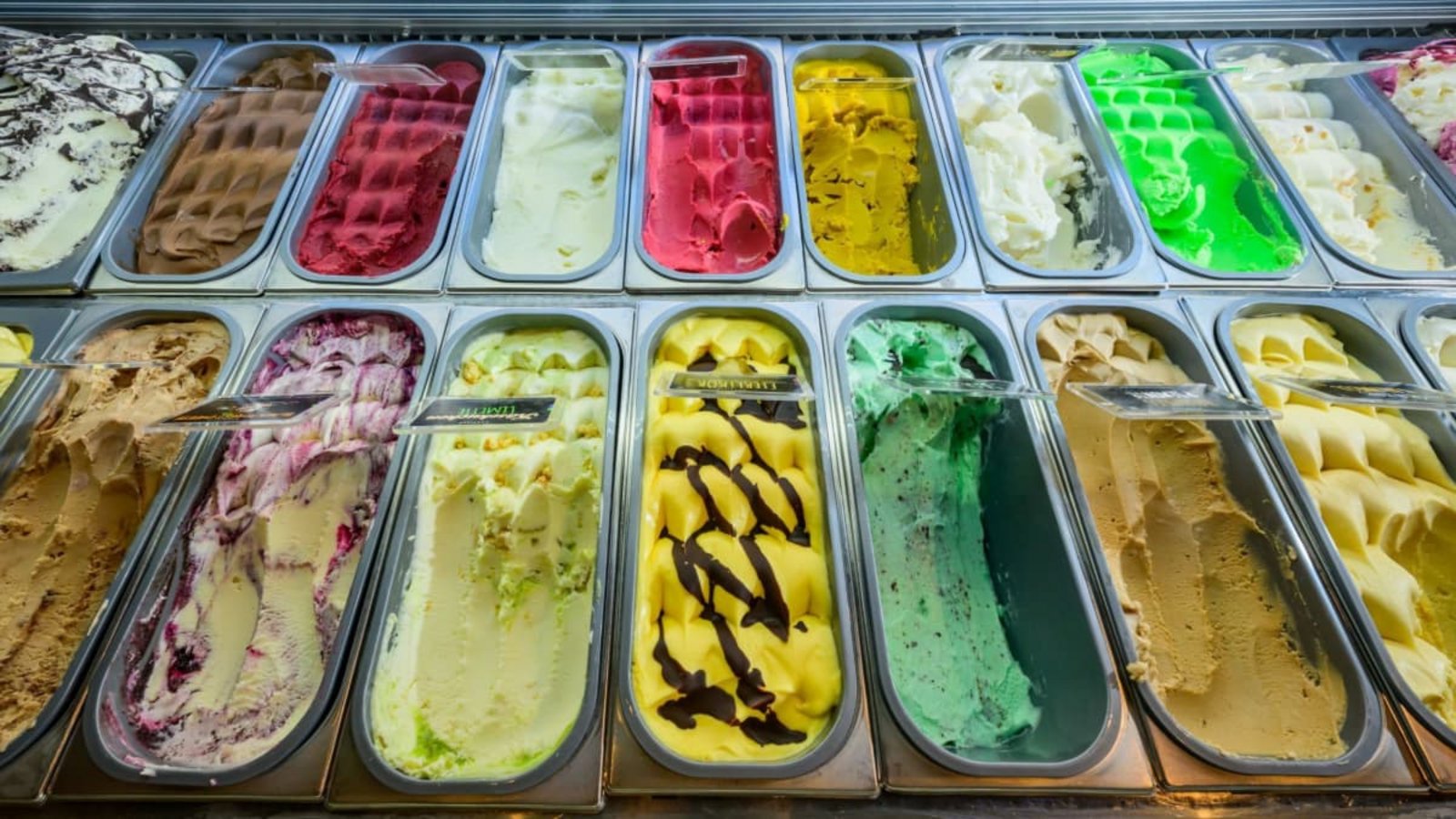 In der Eisliebe wird das Eis täglich frisch hergestellt. (Symbolfoto)Patrick Pleul/dpa In der Eisliebe wird das Eis täglich frisch hergestellt. (Symbolfoto)Patrick Pleul/dpa