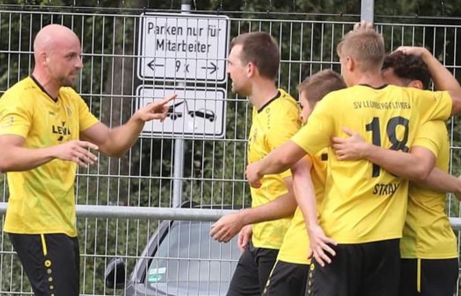 Der SV Leonberg/Eltingen mit Patrik Hofmann (li.) will in dieser Saison regelmäßig auf einem Nichtabstiegsplatz parken.<span class='image-autor'>Andreas Gorr</span>