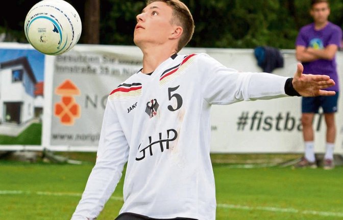 Drei Siege und eine Niederlage bedeuten für Johannes Jungclaussen mit dem deutschen Team den Halbfinal-Einzug der U-18-WM. Foto: DFBL/Kadgien
