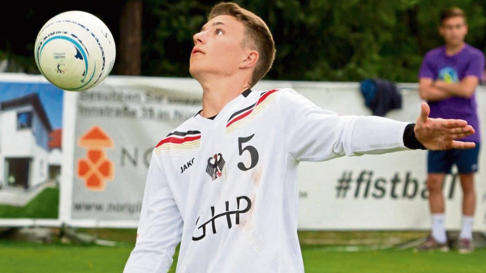 Drei Siege und eine Niederlage bedeuten für Johannes Jungclaussen mit dem deutschen Team den Halbfinal-Einzug der U-18-WM. Foto: DFBL/Kadgien