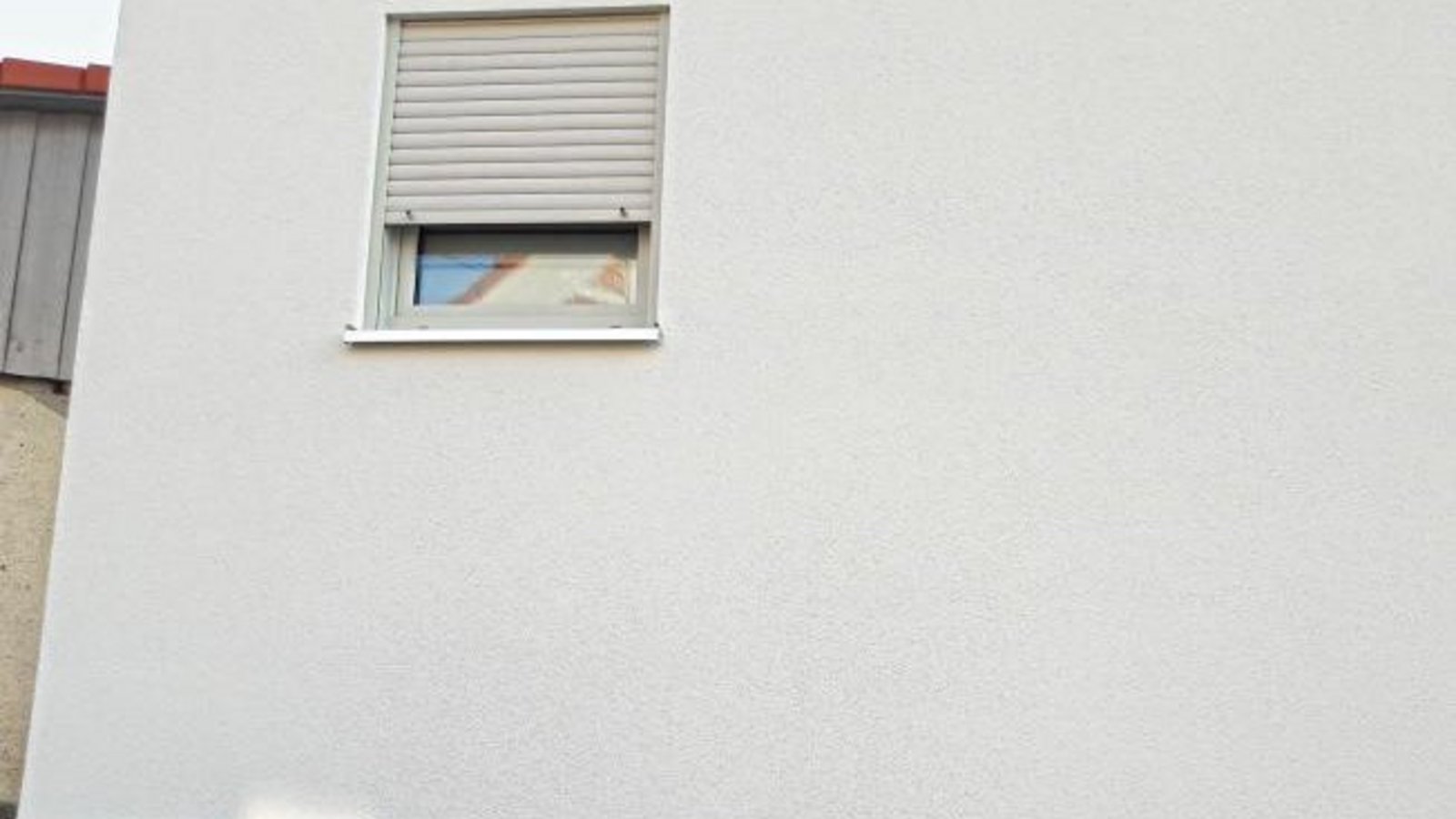 Moderne Pfahlbauten: Der Neubau in Aurich ist im Überschwemmungsbereich des Kreuzbachs für den Ernstfall gerüstet. Foto: Rücker Moderne Pfahlbauten: Der Neubau in Aurich ist im Überschwemmungsbereich des Kreuzbachs für den Ernstfall gerüstet. Foto: Rücker