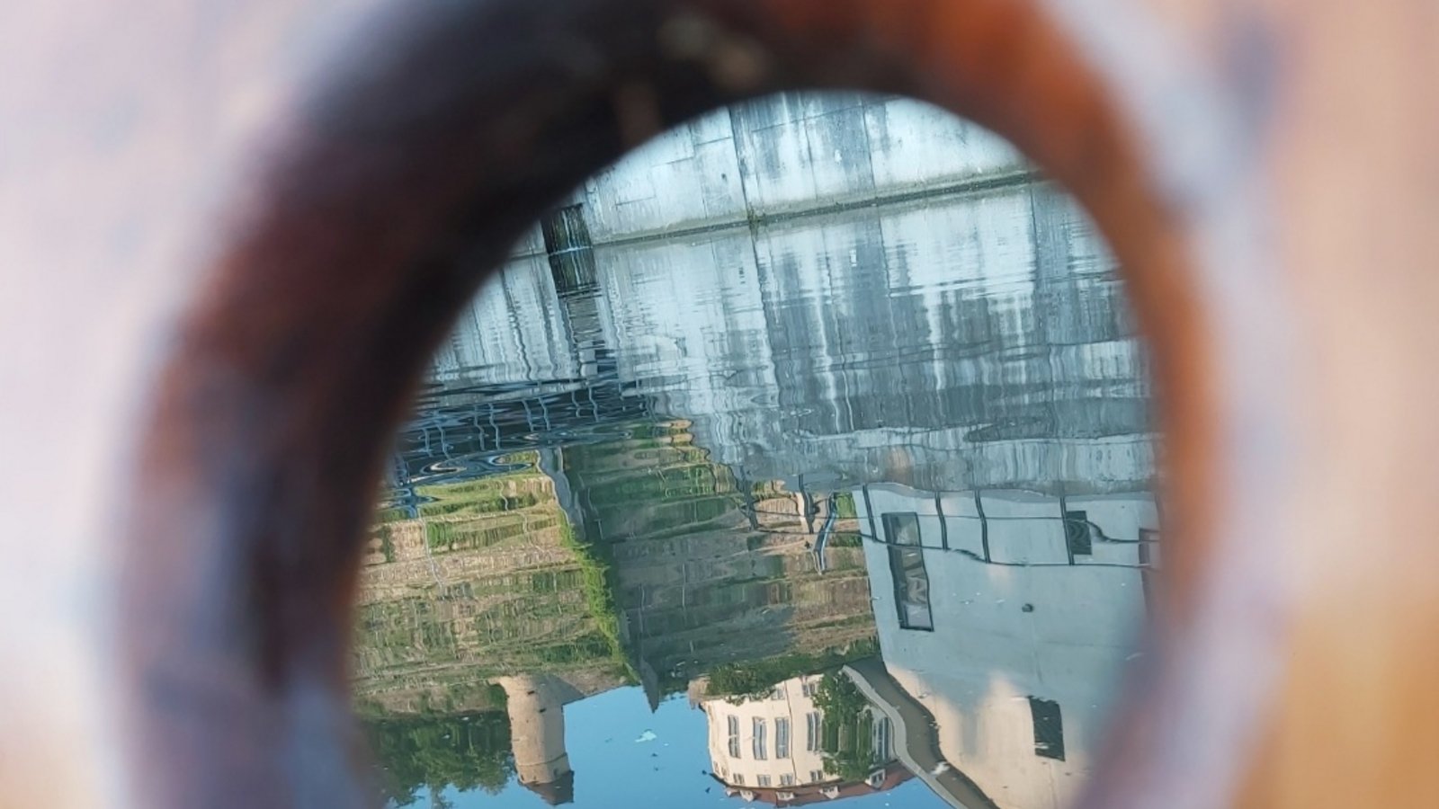 Wie schön unser Städtchen sei, zeige dieses Foto, das bei einer Stocherkahnfahrt einer TSV-Gruppe aus Enzweihingen entstanden ist. Foto: p Wie schön unser Städtchen sei, zeige dieses Foto, das bei einer Stocherkahnfahrt einer TSV-Gruppe aus Enzweihingen entstanden ist. Foto: p