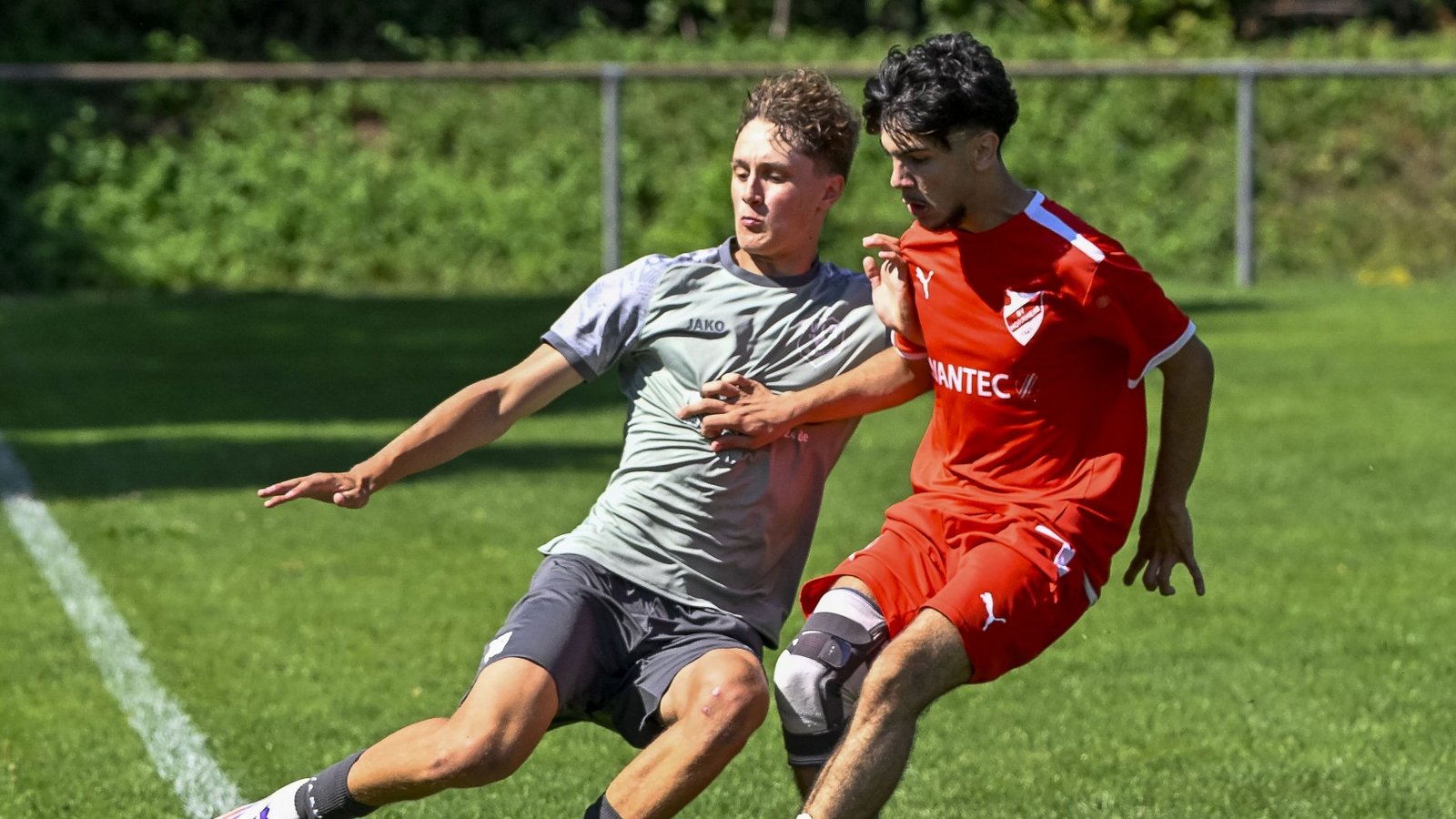 Gleich fünf Tore gelangen Lucas Meißner (links) vom VfR Sersheim beim 10:0 im Test gegen die TSG Steinheim II. Archivfoto: Leitner Gleich fünf Tore gelangen Lucas Meißner (links) vom VfR Sersheim beim 10:0 im Test gegen die TSG Steinheim II. Archivfoto: Leitner