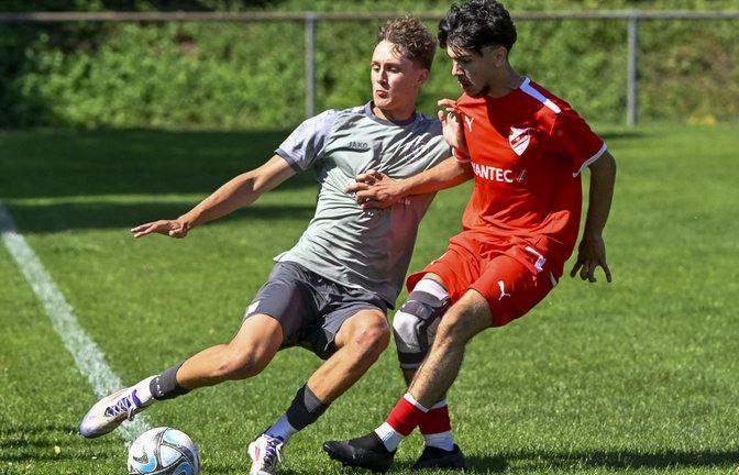Gleich fünf Tore gelangen Lucas Meißner (links) vom VfR Sersheim beim 10:0 im Test gegen die TSG Steinheim II.  Archivfoto: Leitner