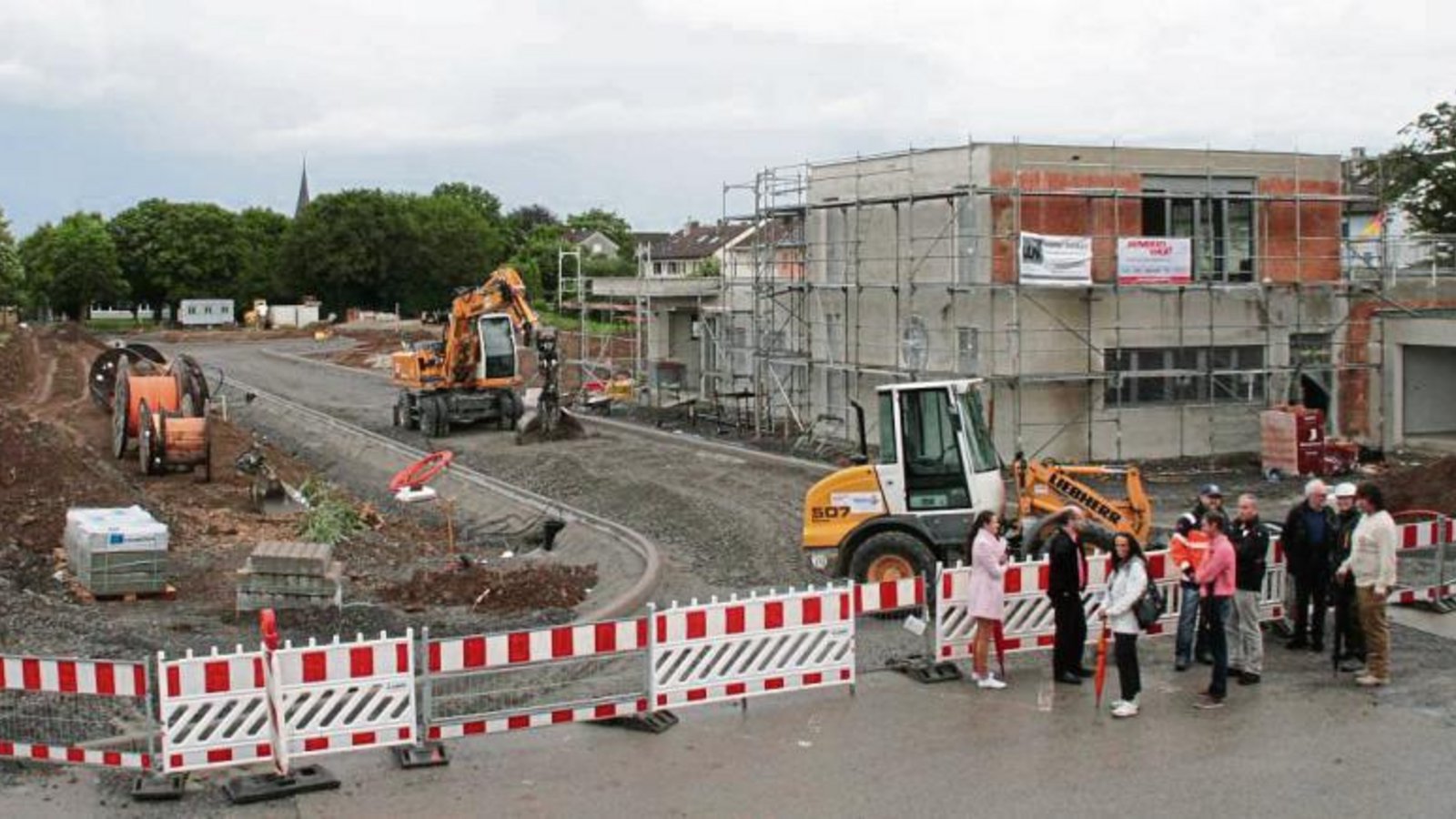 Wie ist der Stand beim Baugebiet „Nördlich der Gustav-Freytag-Straße“ in Illingen? Mitglieder des Technischen Ausschuss schauen sich die Fortschritte an. Foto: Arning Wie ist der Stand beim Baugebiet „Nördlich der Gustav-Freytag-Straße“ in Illingen? Mitglieder des Technischen Ausschuss schauen sich die Fortschritte an. Foto: Arning