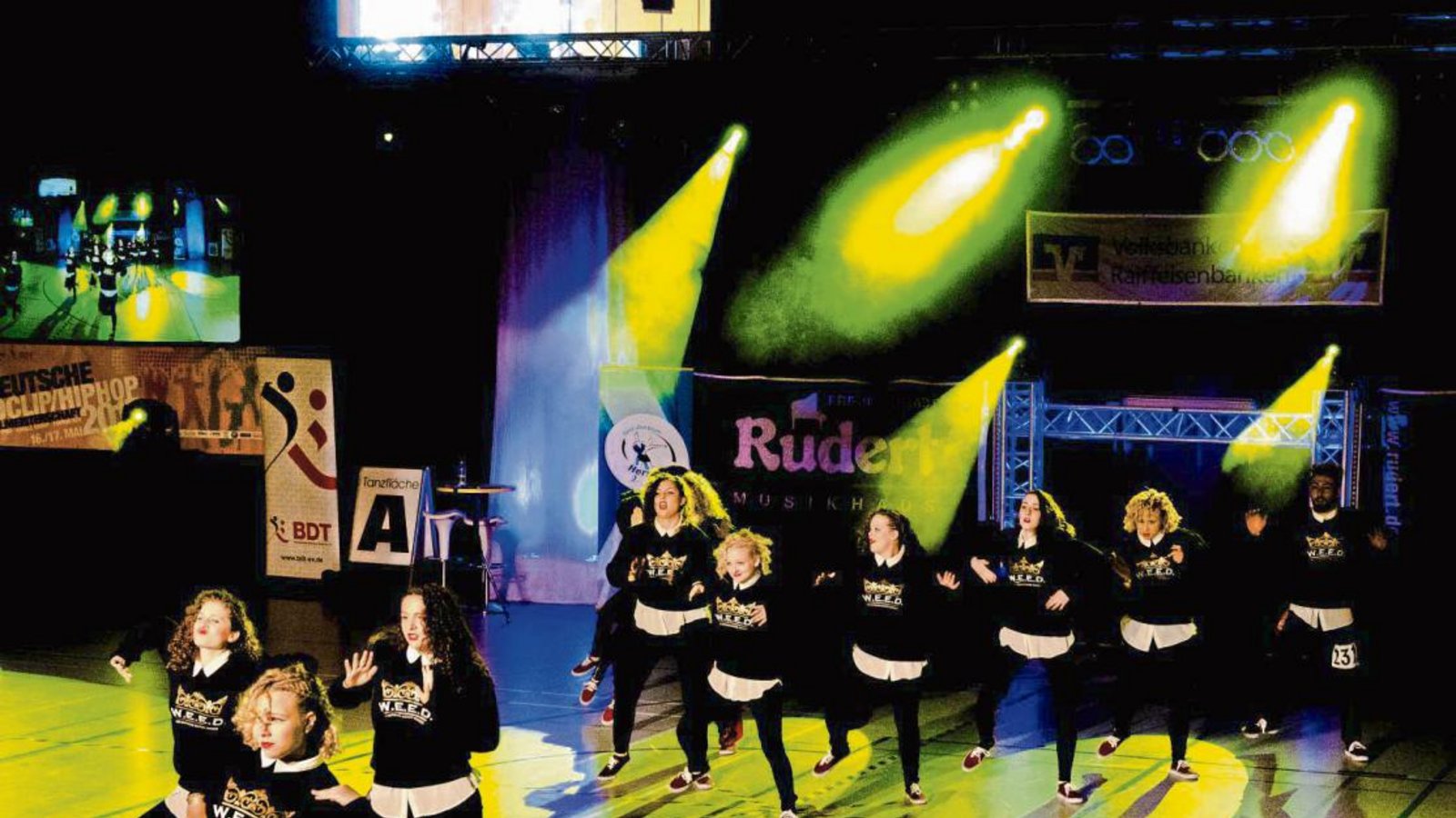 Eine eindrucksvolle Show bot die Gruppe der Tanzschule Danza und sicherte sich in Freudenstadt den Titel des Süddeutschen Meisters. Fotos: privat Eine eindrucksvolle Show bot die Gruppe der Tanzschule Danza und sicherte sich in Freudenstadt den Titel des Süddeutschen Meisters. Fotos: privat