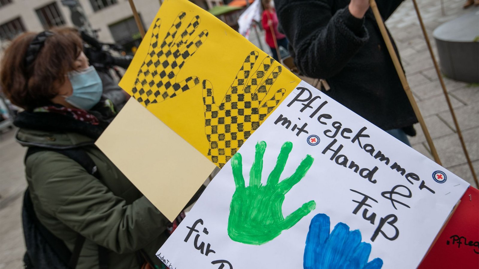 Protestaktion von Pflegeverbänden und Pflegefachkräften in Stuttgart für eine PflegekammerFoto: LICHTGUT/Leif Piechowski Protestaktion von Pflegeverbänden und Pflegefachkräften in Stuttgart für eine PflegekammerFoto: LICHTGUT/Leif Piechowski