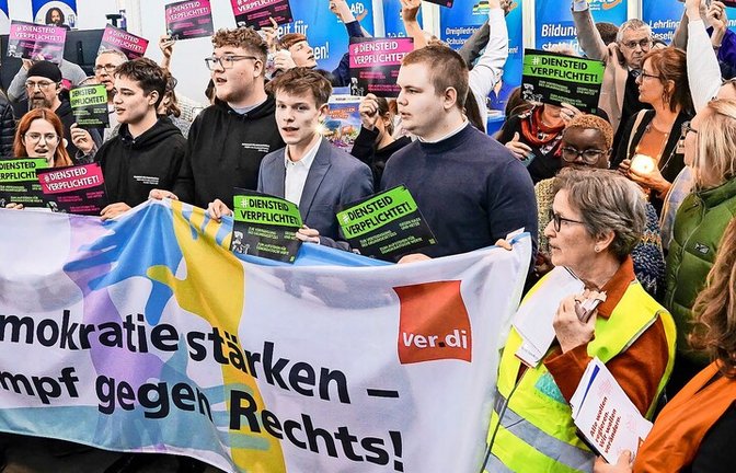 Die Protestierenden finden, die AfD habe auf der Didacta nichts verloren. Die Aktion verlief friedlich.<span class='image-autor'>Foto: /Lichtgut/Ferdinando Iannone</span>